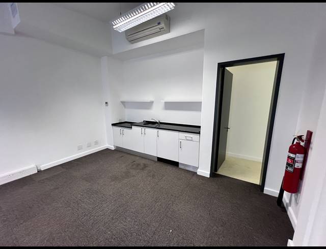 300M² OFFICE TO LET IN GREEN POINT